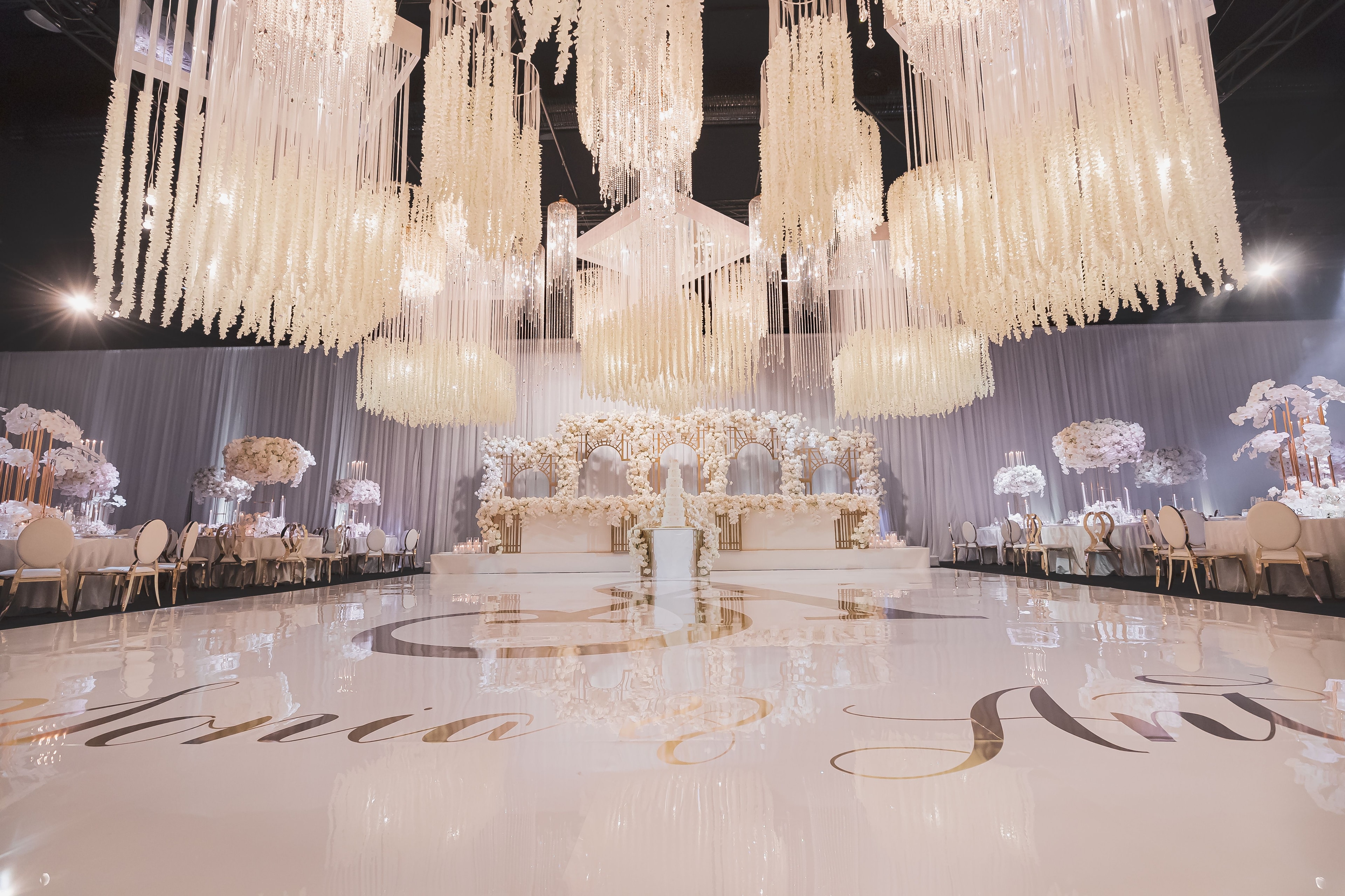 Why Chandeliers Are the Ultimate Luxury Wedding Decor